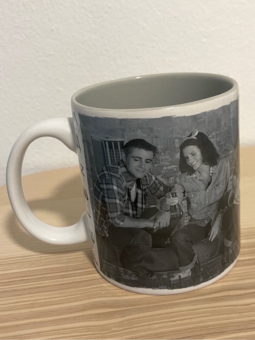 ☕️ FRIENDS Warner Bros. 20oz Mug – Perfect for Your Daily Coffee Fix!